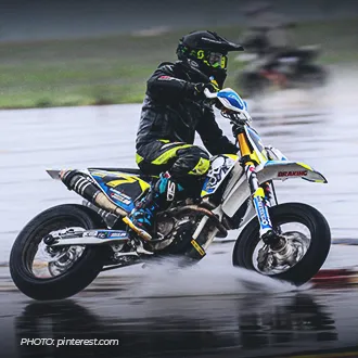 Gear Tips Buat Balap Supermoto di Waktu Hujan